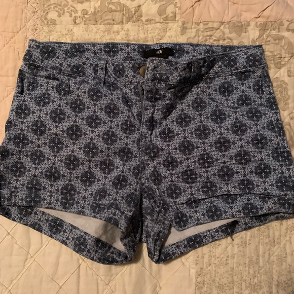 Patterned shorts - Picture 2 of 3